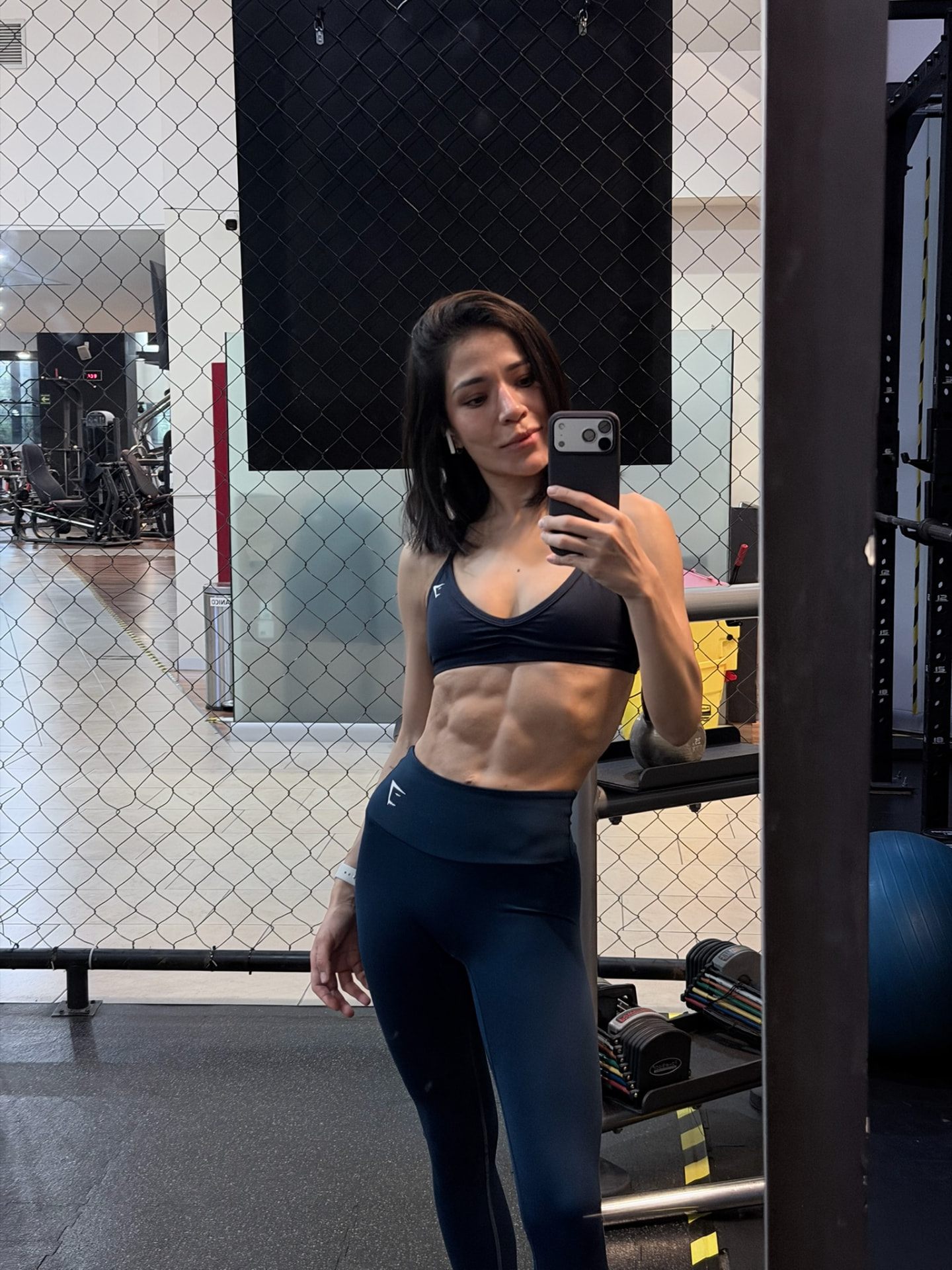 Itzel Alpízar entrenando